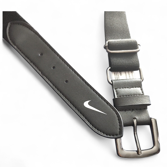 Nike Men's Belt in Black and Silver - Picture 4 of 10